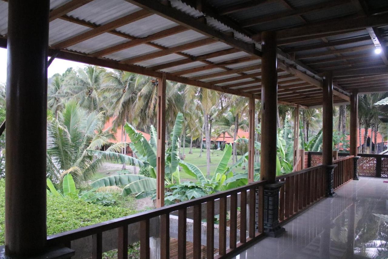 Hotel Arrys Watukarung Surfcamp Kalak Exterior foto